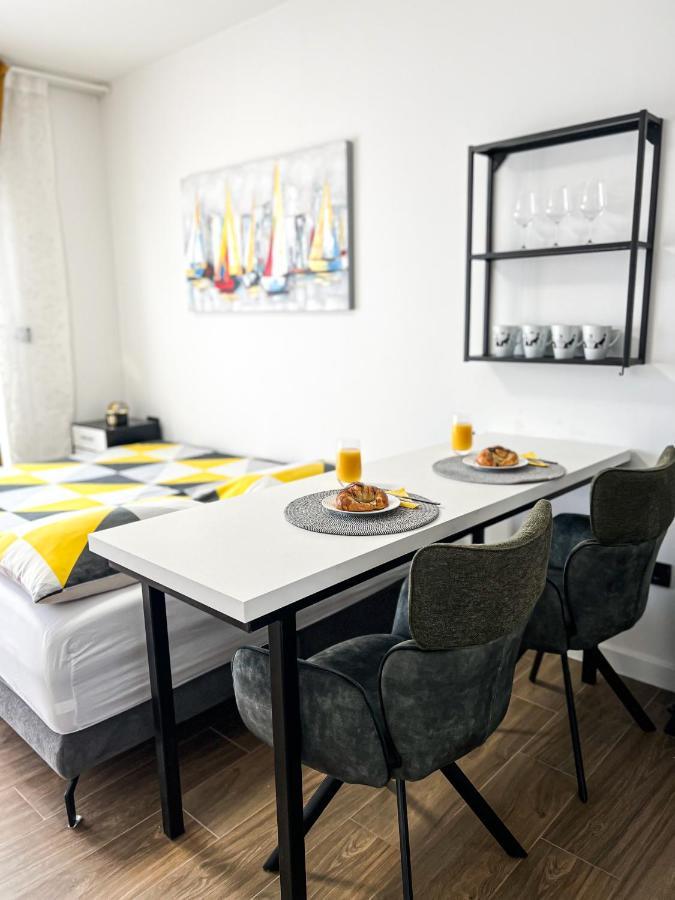 San-Studio Apartment Dugi Rat Exterior foto